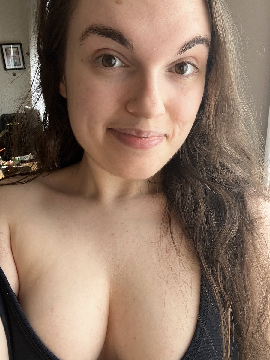 DanaGricken's tweet photo. Me and my messy hair, no make-up selfie here to tell you I hope you can learn to love yourself fully one day. ❤️ 

You deserve to be proud of what you see in the mirror. That’s you! No one is like you. Take pride in that. https://t.co/ZEQytFV6PW