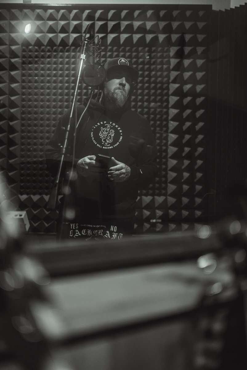 Ded_Joe's tweet photo. SPEAK YOUR MIND, EVEN IF YOUR VOICE SHAKES. THE NEW MUSIC WE ARE CREATING IS GIVING ME SO MUCH LIFE. Studio Dump  #StayDed 📷 Justin Hudson https://t.co/Bb5tpMvKhf