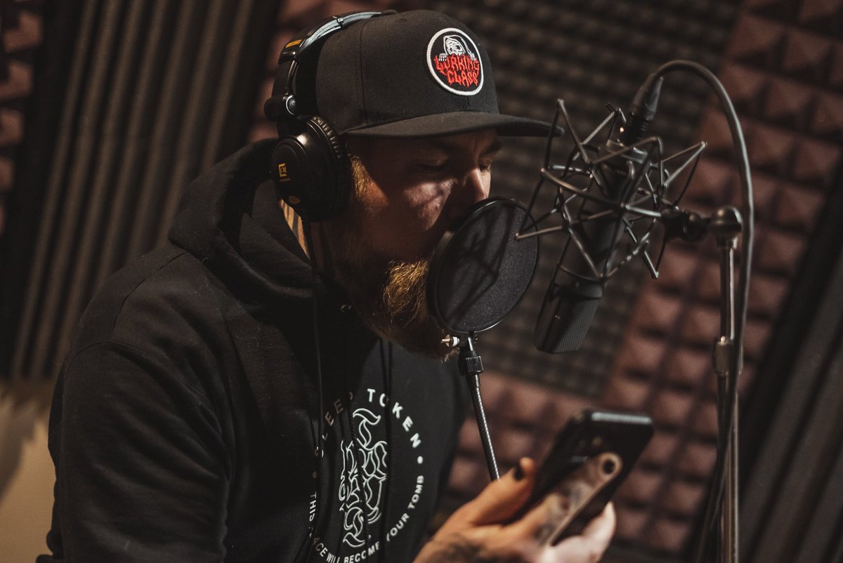 Ded_Joe's tweet photo. SPEAK YOUR MIND, EVEN IF YOUR VOICE SHAKES. THE NEW MUSIC WE ARE CREATING IS GIVING ME SO MUCH LIFE. Studio Dump  #StayDed 📷 Justin Hudson https://t.co/Bb5tpMvKhf