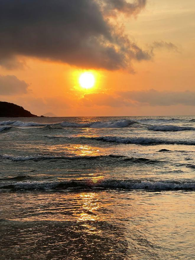 ailisashinid's tweet photo. Life is so fast, don't miss the sunset and sunset 🎇 https://t.co/9yA2TRtKMB