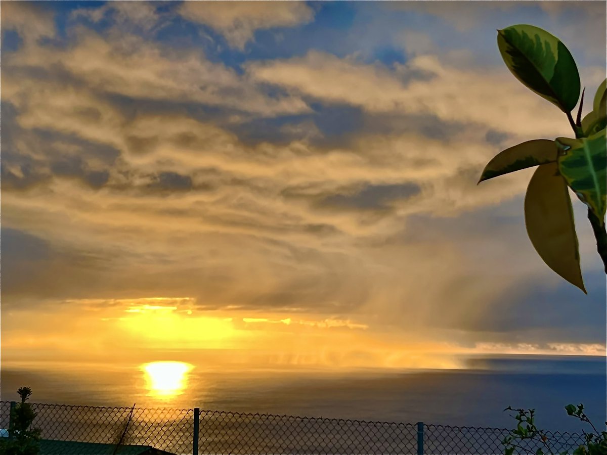 nutkinsc's tweet image. Tonight, the #StHelena clouds, rain, sea and sunset collided… #southatlantic #sunset #ukot