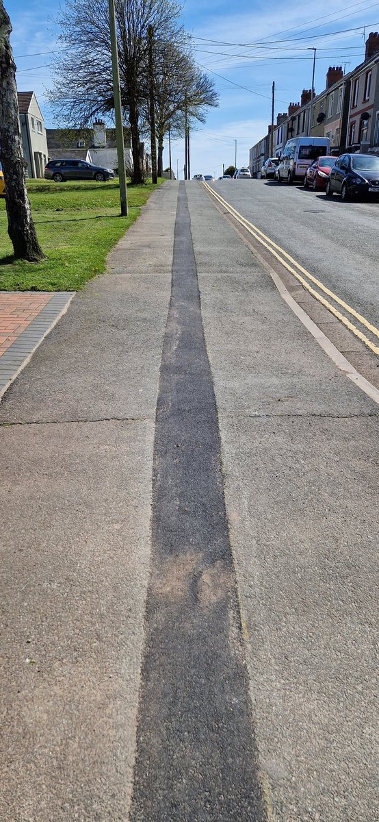 MartinJonesNAEA's tweet photo. How my life has changed!! 😂🙈 For a few days I've been contemplating posting this...but I have to 😂😂 I walk this route most days &amp; have to praise @DwrCymru &amp; their contractors for the straightest trenching I've ever seen 😂😂 Top work 🤟🏴󠁧󠁢󠁷󠁬󠁳󠁿 #Iamsosad #Civils https://t.co/c5vXoiTaO6