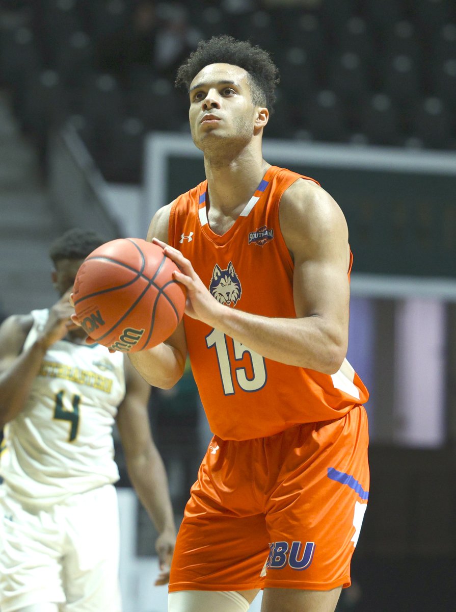 Happy #HCUBKBirthday &amp; #DawgsUp to Zion Tordoff (2021-22).

The 6'8 forward from Bradford, England averaged 7 ppg and 4.3 rebounds per game as a graduate transfer from Marist.

He served as the DBO in 22-23 while finishing Master's degree.

#HBUtoHCU
#TheHistoryofHBUBKB
