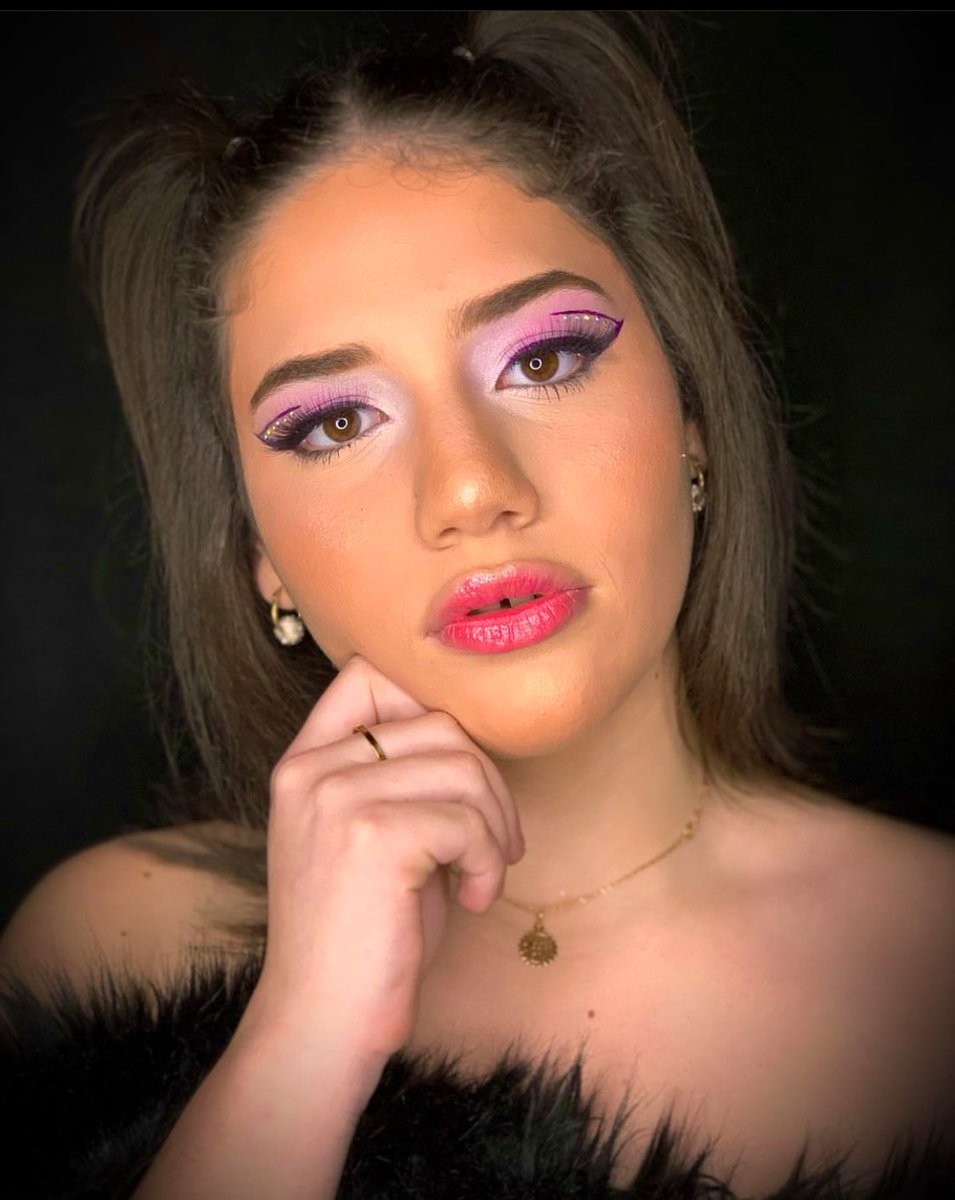 Luzparedesmake's tweet photo. 📸✨
•
•
Producción Maquillaje monocromático 💜
Modelo @mariasol_escobar 
Estamos en Fdo de la Mora📍🇵🇾
Reserva de turnos 0983451262
#maquillaje #maquillajeproduccion #makeup #makeuplover #makeupprogress #purplemakeup #purple •
#makeupbyluzp #maquillajeojos #makeup #maquillaje https://t.co/nhnu1GJ9kc