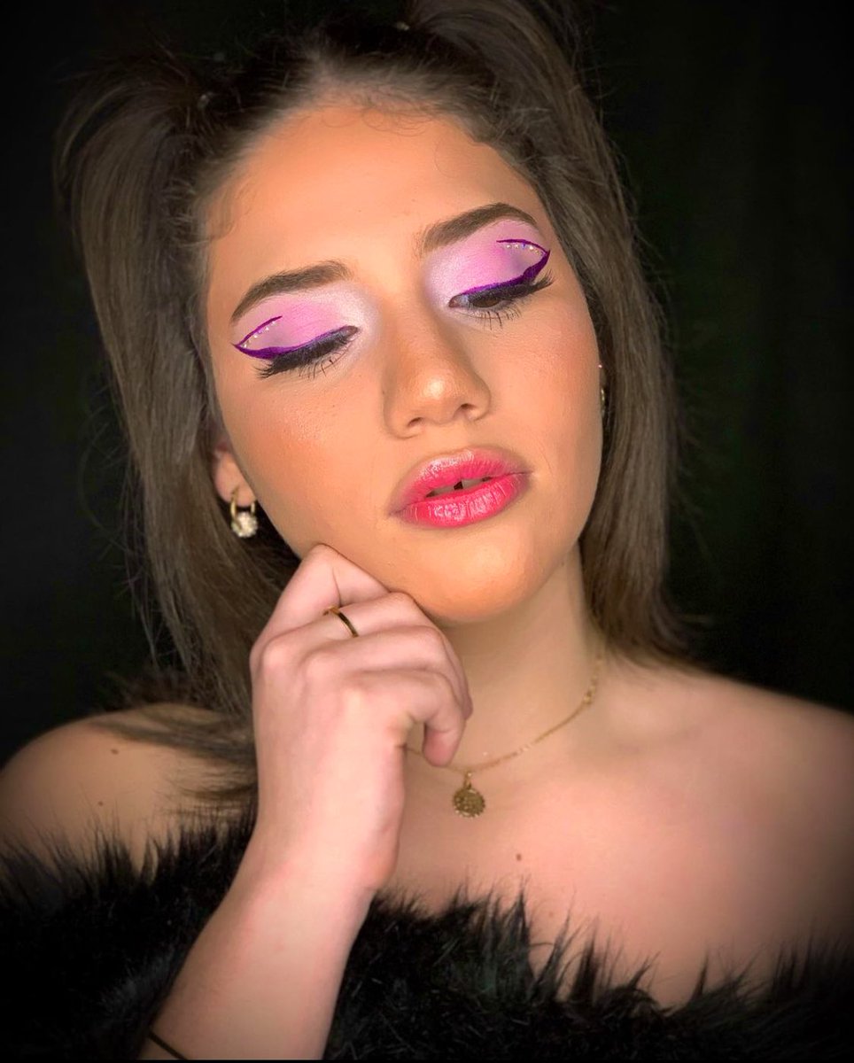 Luzparedesmake's tweet photo. 📸✨
•
•
Producción Maquillaje monocromático 💜
Modelo @mariasol_escobar 
Estamos en Fdo de la Mora📍🇵🇾
Reserva de turnos 0983451262
#maquillaje #maquillajeproduccion #makeup #makeuplover #makeupprogress #purplemakeup #purple •
#makeupbyluzp #maquillajeojos #makeup #maquillaje https://t.co/nhnu1GJ9kc