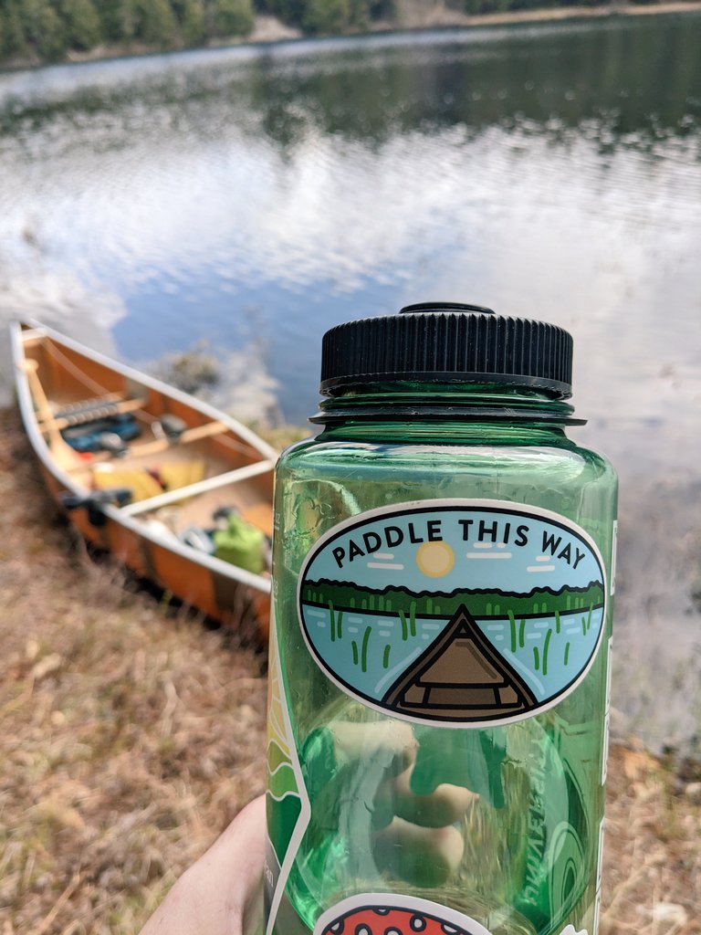 Wonderful start to the 2023 field season w/ @mindym1101 &amp; <a href="/limnoleslie/">Leslie J Matthews</a> today! 🛶⛰️