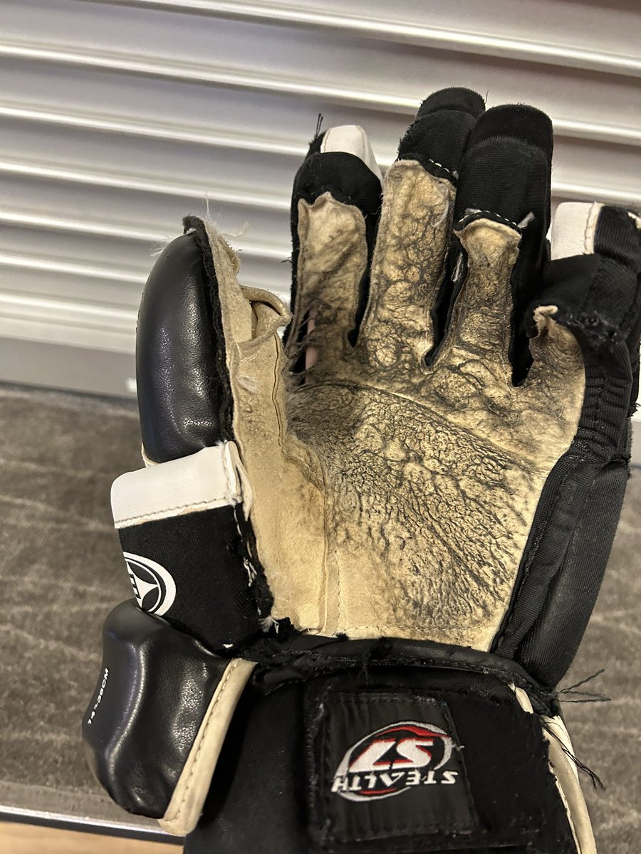 BreakawaySR's tweet photo. #TodayAtBreakaway  glove repalm and repair. Patches, palms and gussets. #Overhauled https://t.co/9nRJNFlvID