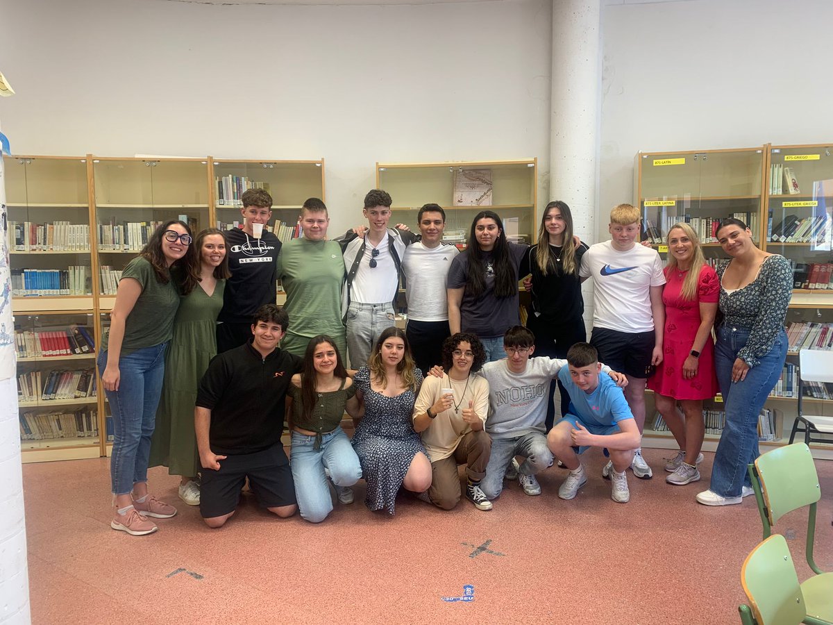 IESElCarrascal's tweet image. Nuestros socios irlandeses nos han visitado hoy. Hemos realizado varias actividades, hemos debatido sobre los tópicos españoles, hemos tomado un desayuno typical Spanish (Chocolate con churros) y terminada la mañana con un concierto de los alumnos de bachillerato