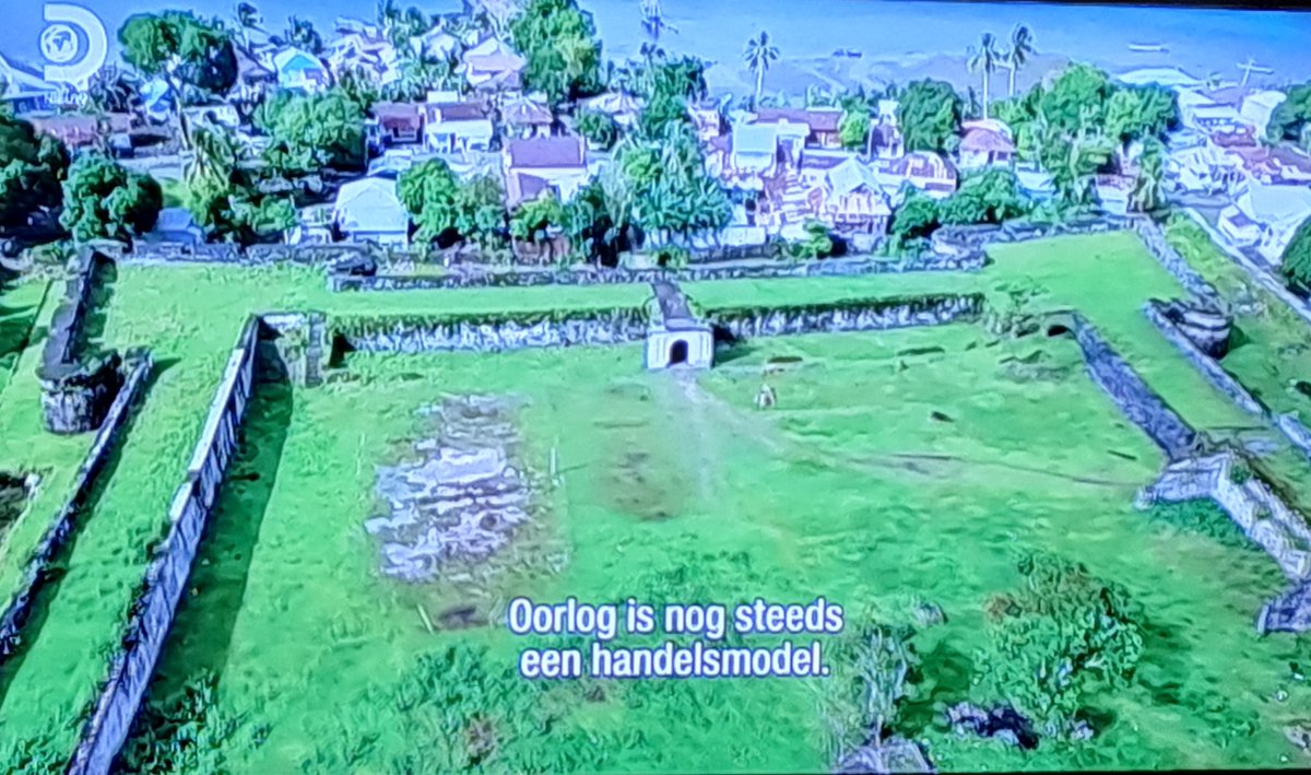 GvanWakeren's tweet photo. De massamoord in 1621 op specerijeneiland #Banda/Molukken door de #VOC #JPCoen op #Discovery. Van de 14.000 inwoners waren een nog 1000 over. Daarna nog ruim 3 eeuwen onderdrukking op de plantages. Lees ook 'Indië, betovering en desillusie' van #ThomHoffman. https://t.co/cnmz3T2R0S