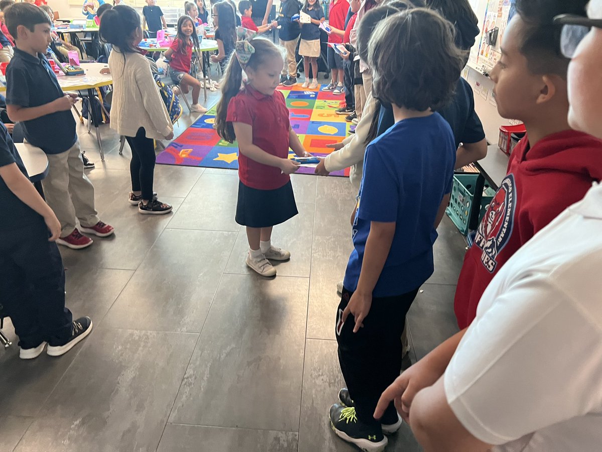 LLopez_JCE's tweet photo. Thank you @Bhernandez_JCE and class for the wonderful words of encouragement and treats! We loved it!! 
@JFCarrasco_JCE @SGTCarrasco_ES @DNavariz_JCE @BMendoza_JCE https://t.co/HLEWlpaHzs