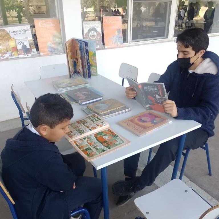 astoreca_'s tweet photo. ¡Para celebrar a los libros, en el Colegio San José  sacaron la biblioteca al patio!

¡Recuperemos la lectura!

#soyentusiasta #soyastoreca https://t.co/YL5JBQK64P