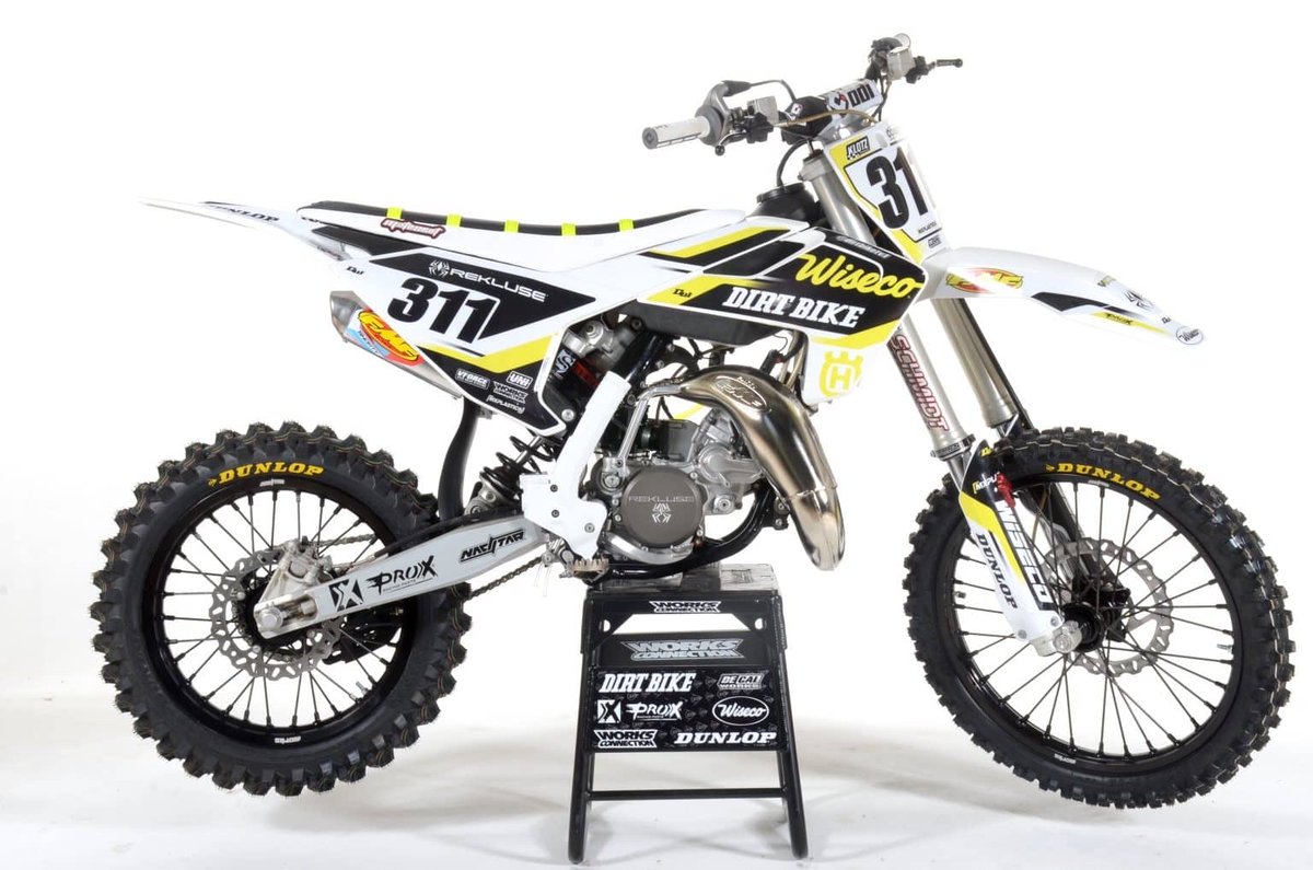 RideDunlop's tweet photo. Two Stroke Tuesday with this @dirtbikemag @dirtbiketv1 built TC85 featuring our MX33 front and MX14 rear tires.
#RideDunlop #RaceDunlop #Geomax #MX33 #MX14 #TwoStrokeTuesday #TwoStroke #2Stroke #2StrokeTuesday #Husqvarna #TC85 https://t.co/hWHgUKjjNK