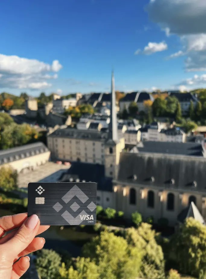 A perfect day for pictures of my #Binance Card.

📸 <a href="/evaincryptoland/">Evaincryptoland</a>