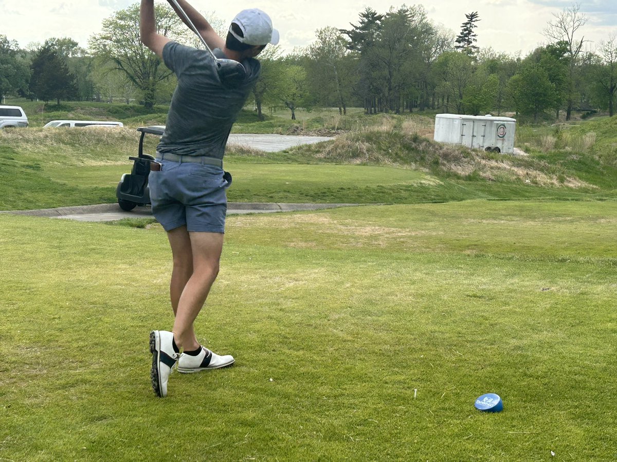 Junior Jackson Cline gets the Spartans started as they tee off against the Griffons of Vianney at at Tapawingo.  Good luck guys. 
#bestfriends