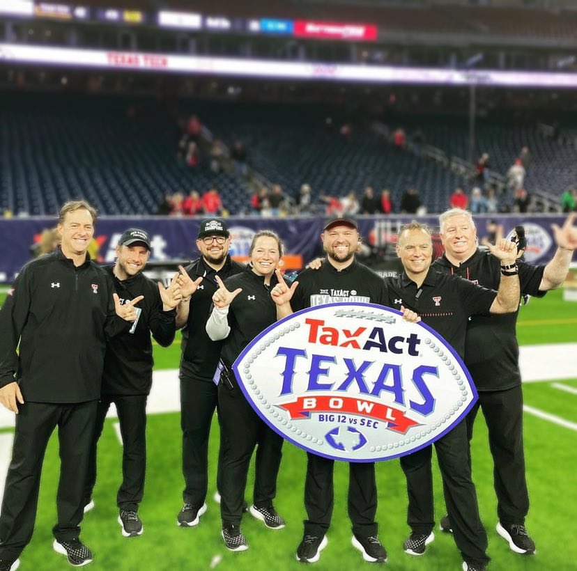 TTUSportsMed's tweet photo. 𝙱𝚒𝚛𝚝𝚑𝚍𝚊𝚢 𝚁𝚘𝚞𝚗𝚍 𝟸!

Dr. Kevin Crawford is our Medical Director.
Thanks for having our backs on &amp; off the field! Have the best day🎉 https://t.co/6oKaqluM28