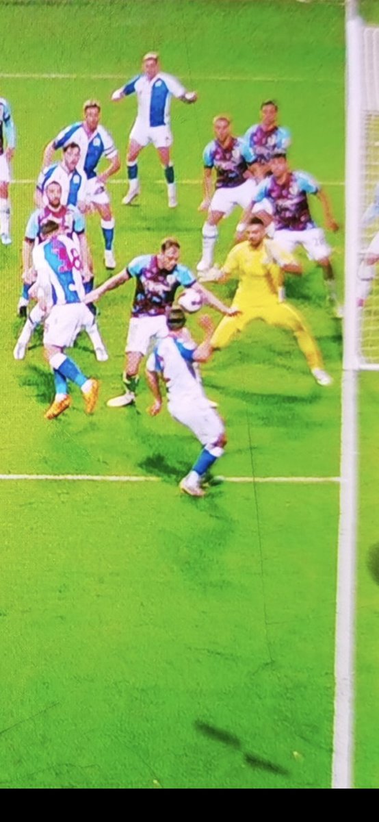 2 weeks in a row we’ve been done by blatant handballs in injury time. Officials at this level are dreadful 🤬🤢#rovers