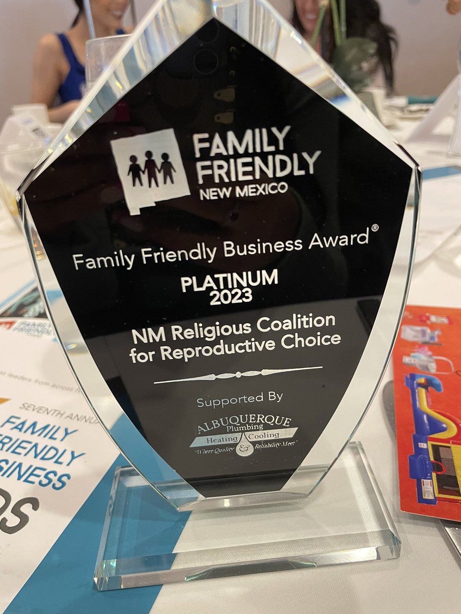 faithrootsrepro's tweet photo. Thank you @FamilyFrndlyNM for awarding us a Platinum Level award for prioritizing family friendly policies in our workplace✨We had a great time🎉

#familyfriendly #nmlocal #nm #nonprofits #abortionfund https://t.co/hECmvBMkPS