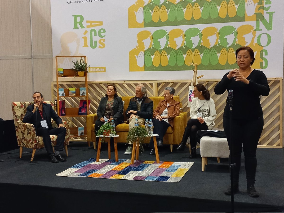 SaldarriagaConc's tweet photo. #AEstaHora se desarrolla el lanzamiento de los libros de #HistoriasEnYoMayor en la @FILBogota, espacio que realizamos en alianza con @Fund451 e @integracionbta. #FILBoIncluyente https://t.co/RcGnp7f7fw