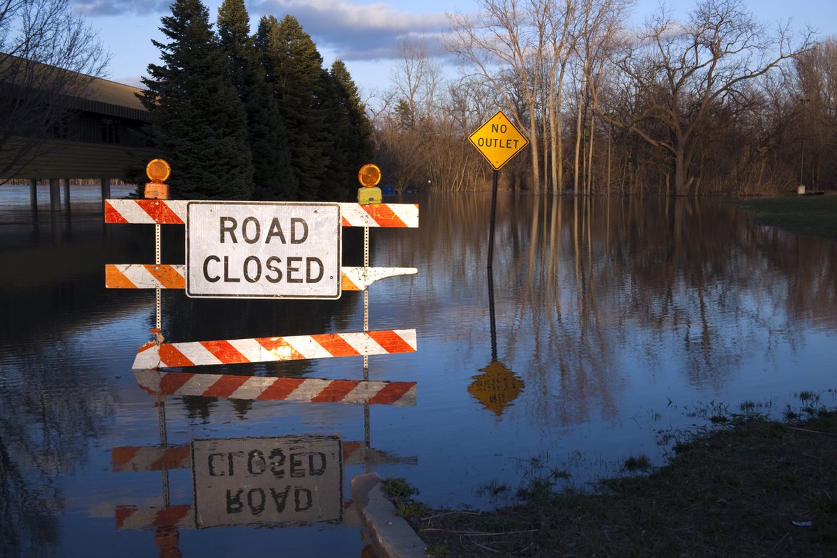 MinnesotaCities's tweet photo. Hopefully, your city has not been impacted by flooding this spring. But if it has, the Pipeline has tips on dealing with various cleanup issues in the immediate aftermath of a flood. #MNCities

Learn more: https://t.co/1wEi1RxmHe https://t.co/pF5QjR3Xb8