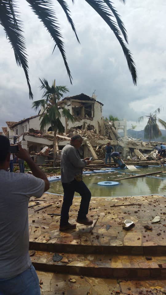 No es Siria, es Lechería. ¿Qué se sabe hasta ahora? 1. Que la casa pertenecía presuntamente al empresario Ernesto Guevara Rodríguez, un individuo que está involucrado en varios casos de corrupción en PDVSA por pago de pagaron sobornos para obtener contratos fraudulentamente.