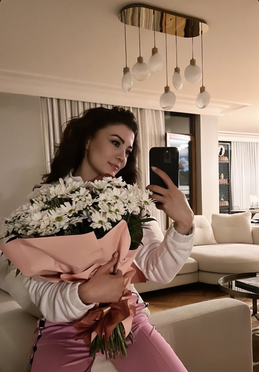 Su gibi duru 🤍🌸🔥🧚🏻‍♀️ 

#BurcuÖzberk