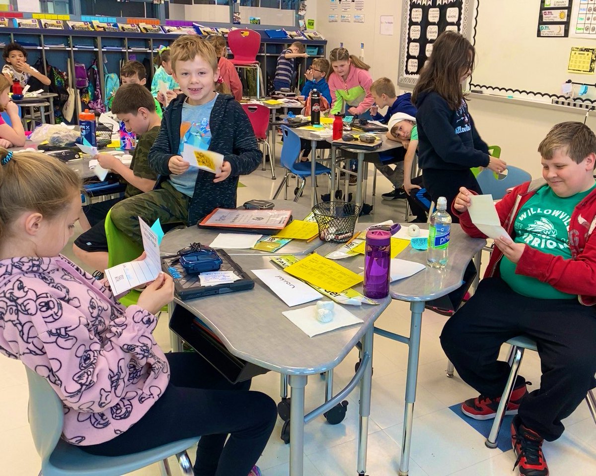 3rdwithMissL's tweet photo. Kicked off ELA state testing with letters from loved ones and a donut breakfast! https://t.co/0hD1ySuM56