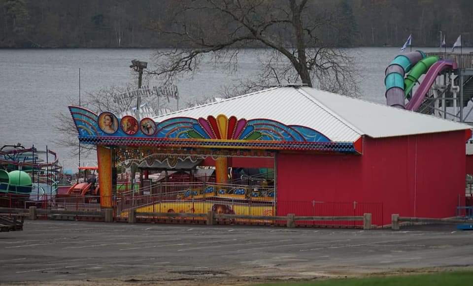 coasterchitchat's tweet photo. .@quassyamusement opens this Saturday for the 2023 season! New this season is the Musik Express/Super Himalaya from Italian manufacturer Bertazzon. I (DJ) got a peek at this new attraction from the road this past Saturday and It looks great.

#coasterchitchat #quassy #connecticut https://t.co/MtY6cXutwM