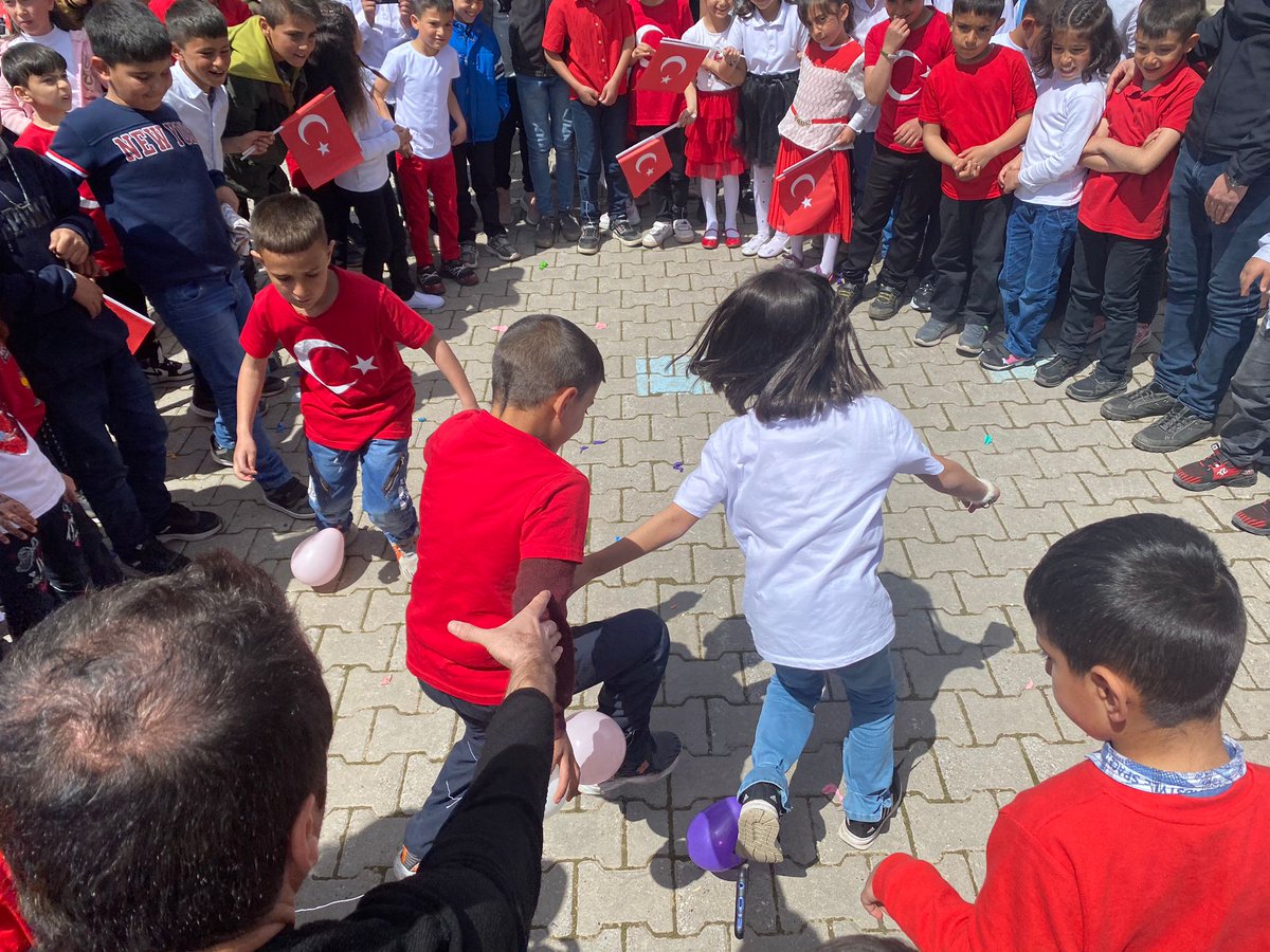 AhlatKale's tweet photo. Okulumuzda 23 Nisan Ulusal Egemenlik ve Çocuk Bayramı çeşitli etkinliklerle kutlandı. #23NisanUlusalEgemenlikveCocukBayramı
@batuhan_bingol
@Ozdenmutluk49 https://t.co/pN8p6IVh9T
