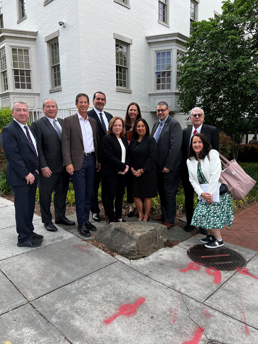 APCColleges's tweet photo. A group of APC leaders are in Washington D.C. meeting with members of Congress to discuss important issues for our students including increasing funding for PELL grants that so many students rely on to pursue their academic and professional goals. #APC4PELL https://t.co/A62DUVGIx8