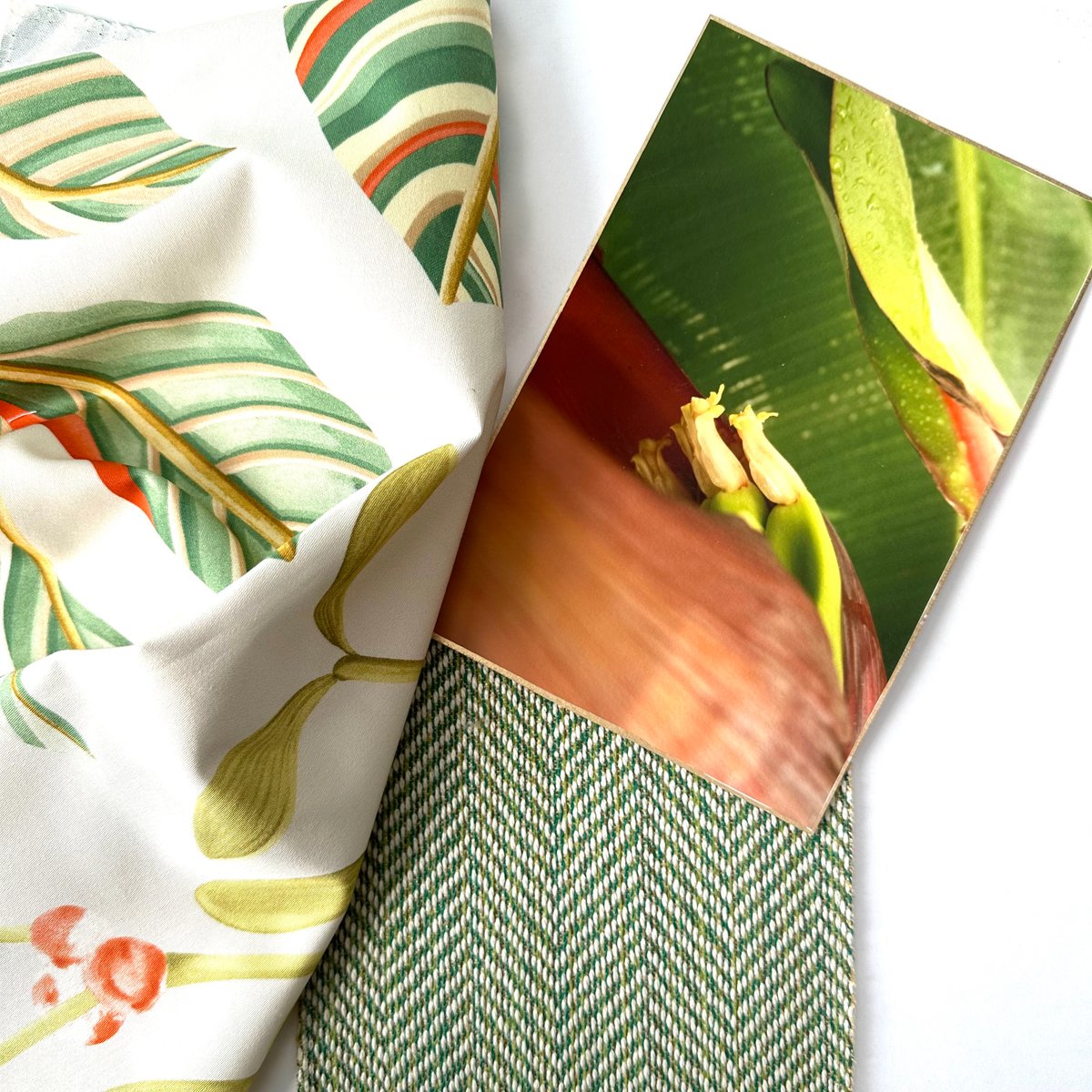 A new banana 🍌 with drapery and upholstery fabrics by Cowtan & Tout. 
•
•
•
•
•
#bananas #tropicalstyle #drapery #fabricchanges #loveyourhome #colorsmakeyouhappy