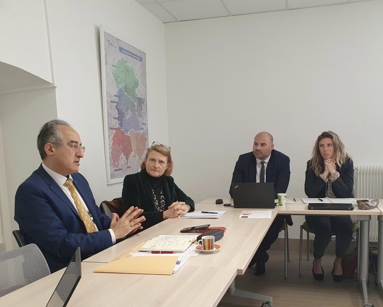 DSDEN_43's tweet photo. Passionnants échanges avec @CTorossian_Off les corps d’inspection @fdcarca et les enseignants porteurs des @LaboDeMath formidables lieux d’échanges et de productions pédagogiques @mathacclermont @JeanMonnet43 lycee Simone Weil @DSDEN_63 @DSDEN_03 https://t.co/SDNxM8hdKR