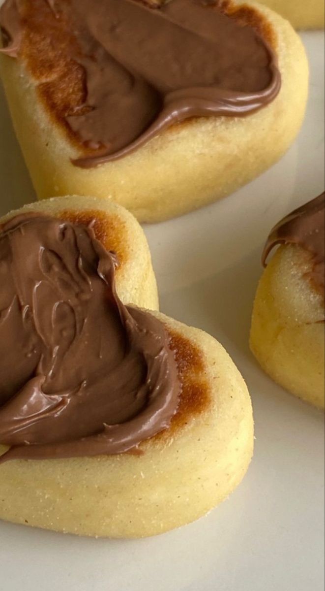 الأشياء الحلوهه الي قريبه من قلبي 😔