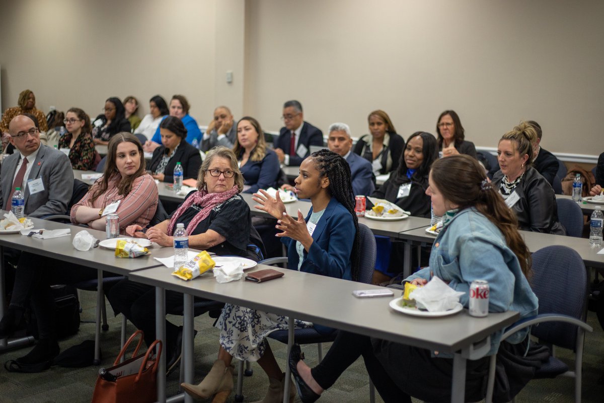 ChiCityColleges's tweet photo. #ChicagoRoadMap in action @DaleyCollege's Manufacturing Technology &amp; Engineering Center!🧑‍🏭Focused on expanding access to college coursework &amp; hands-on experiences for @ChiPubSchools &amp; CCC students while increasing enrollment, degree attainment &amp; employment of grads. #RaiseTheBar https://t.co/4Feqri5geS