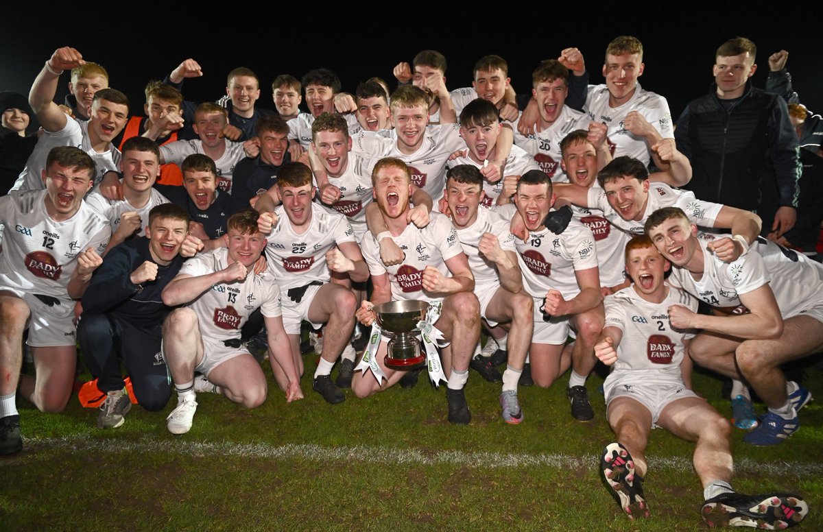 gaaleinster's tweet photo. 🎶 𝗢𝗵 𝗪𝗵𝗮𝘁 𝗔 𝗡𝗶𝗴𝗵𝘁!

Kildare retain their EirGrid U20 Leinster Crown in dramatic fashion with an extra time win over Dublin!

Comhairgdeas Cill Dara 👏

#LeinsterGAA | @KildareGAA @EirGrid https://t.co/lmj1w3wLtA