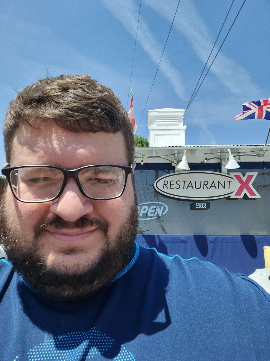 managermanchris's tweet image. #Winlocal @BenNahalewski out there  meeting with business owners to bring the business Fiber in.  Thanks for getting out the four doors! @julestwentysix @VinceLeaks @DomDavis_