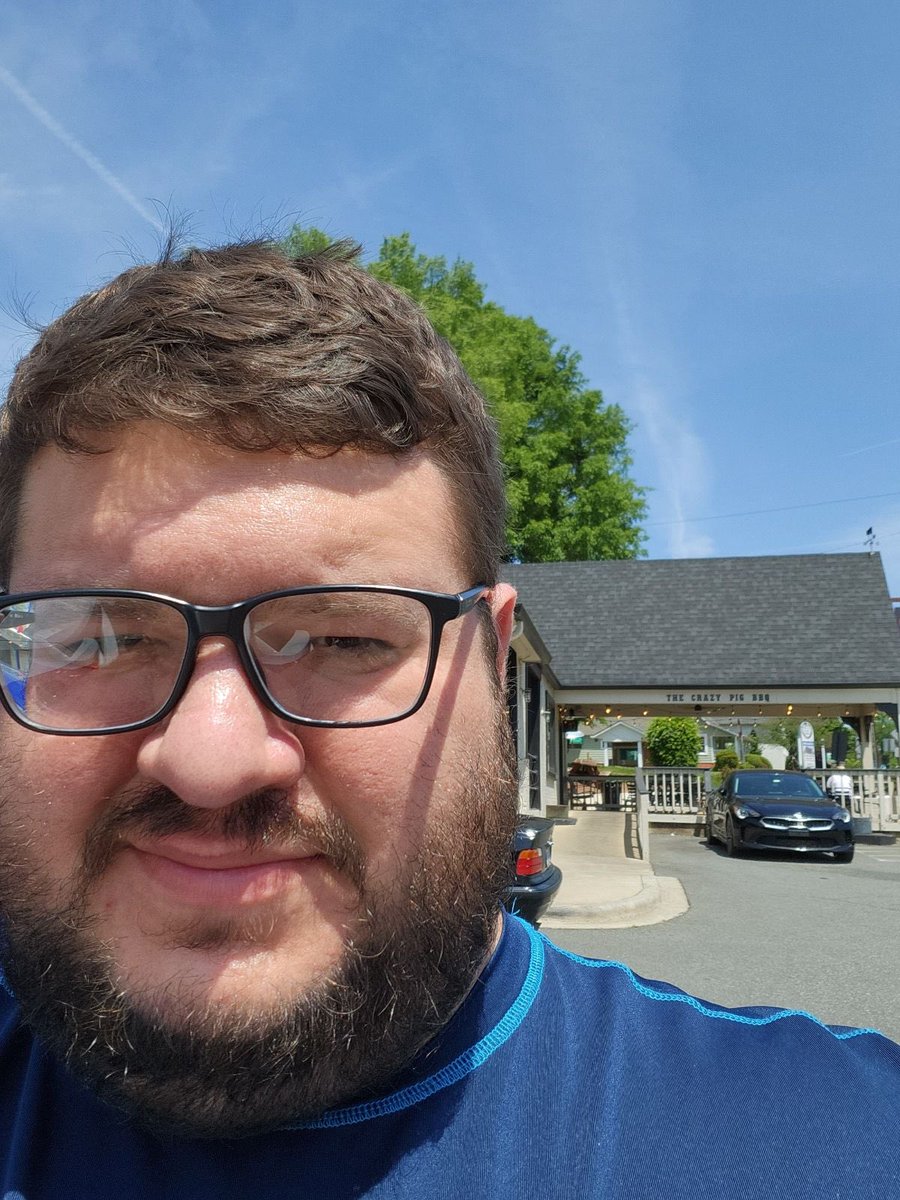 managermanchris's tweet image. #Winlocal @BenNahalewski out there  meeting with business owners to bring the business Fiber in.  Thanks for getting out the four doors! @julestwentysix @VinceLeaks @DomDavis_