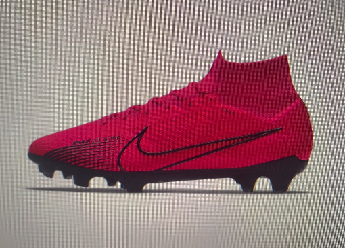BichoAstuto7's tweet photo. Nike, you have to have this color 💓ROSE POWER💓 @nikestore @Cristiano https://t.co/PfY4Lup9vd