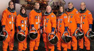 Astro_Clay's tweet photo. The #Astronaut population in #Nebraska has doubled once again, as famed #ISS #CDR @StationCDRKelly is in town to speak as part of the @OmahaTownhall series.  My #CDR for my 1st assignment #STS118, here's hoping he receives a great #Cornhusker welcome! Notice all the #BigRedNs on the patch!