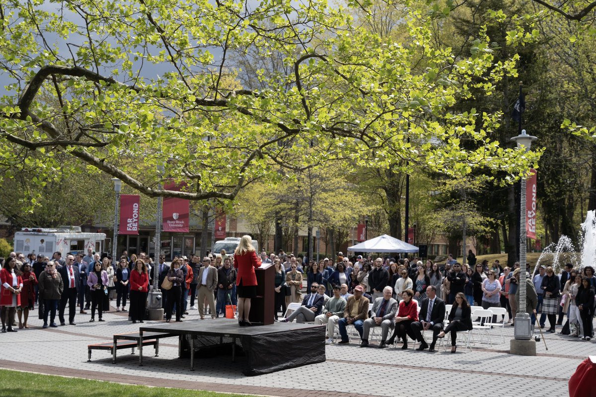 stonybrooku's tweet image. Our celebration for winning #TheExchange continued today with a Town Hall, planting of a Shagbark Hickory by @StallerCenter, and delicious desserts.
