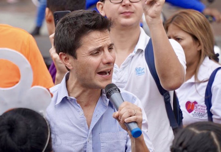 WilsonMerinoR's tweet photo. Un enorme desafío por delante. 

Cuidar a los más necesitados. Reconstruir el alma de esta ciudad. Recuperar la generosidad, la solidaridad, el respeto al prójimo; traer de nuevo la alegría y el orgullo de ser quiteños.

Quito tiene solución, ¡Quito del tamaño de sus sueños! 💙❤️ https://t.co/uiegvQneyo