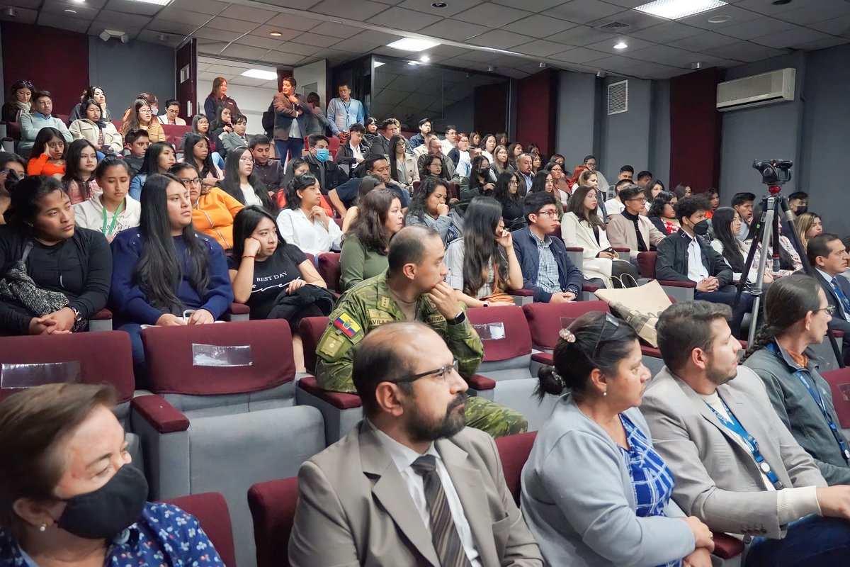 SRIoficialEc's tweet photo. El Jefe Nacional de Asistencia al Ciudadano @Luis_Ramiro85 lideró la charla, en la cual se informó sobre los acercamientos a grupos de contribuyentes como #influencers o @LigaProEC y la nueva visión comunicativa que incluye capacitaciones a través de iniciativas como #EscuelaSRI. https://t.co/uBJCrk5TzB