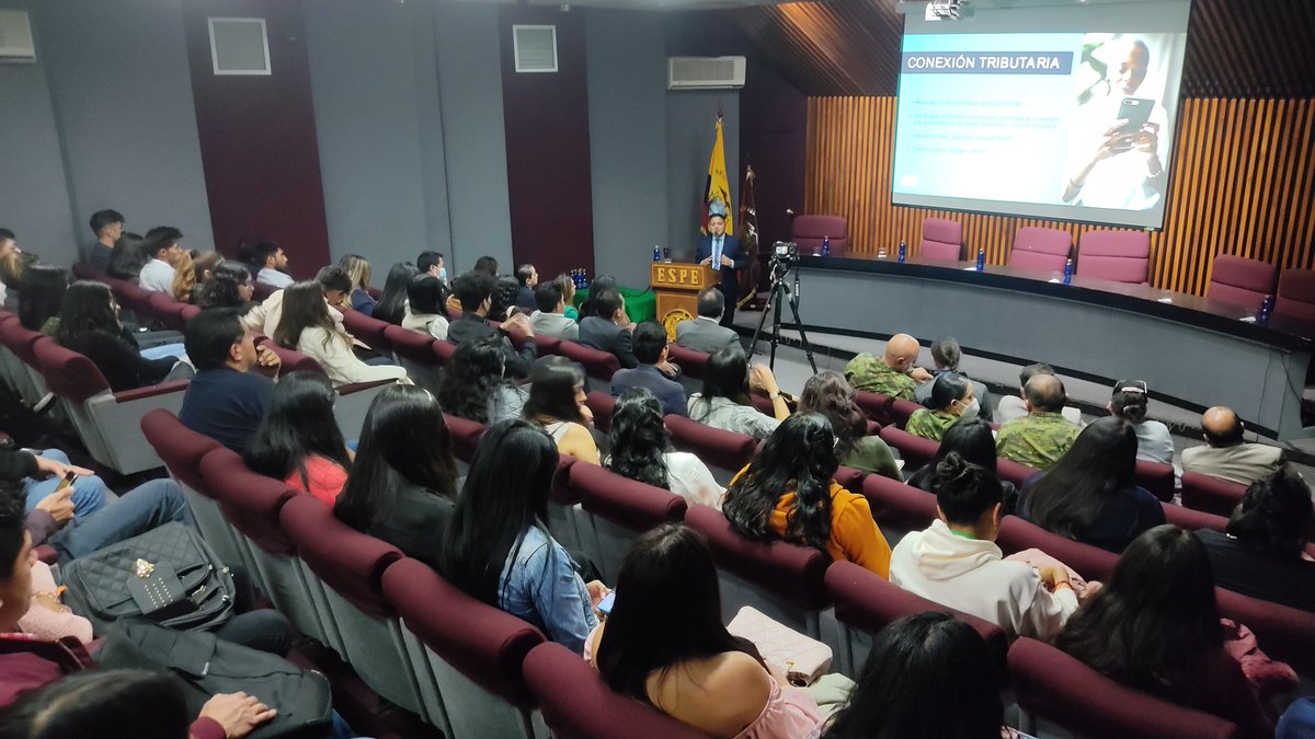 SRIoficialEc's tweet photo. El Jefe Nacional de Asistencia al Ciudadano @Luis_Ramiro85 lideró la charla, en la cual se informó sobre los acercamientos a grupos de contribuyentes como #influencers o @LigaProEC y la nueva visión comunicativa que incluye capacitaciones a través de iniciativas como #EscuelaSRI. https://t.co/uBJCrk5TzB