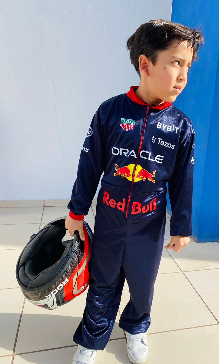denis_amador_r's tweet photo. En México estamos en la semana de festejos de los niños y las niñas, hoy tocó ir disfrazados de un super héroe, inmediatamente mi hijo Damián de 6 años... 😊
Vamos @SChecoPerez toda la familia te apoyamos!!!
@redbullracing
#NeverGiveUp #mexicanway https://t.co/20ymkNSQGW