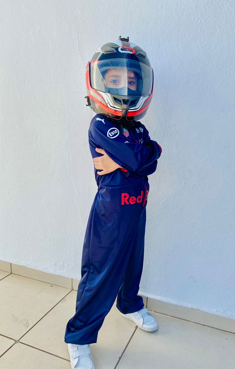 denis_amador_r's tweet photo. En México estamos en la semana de festejos de los niños y las niñas, hoy tocó ir disfrazados de un super héroe, inmediatamente mi hijo Damián de 6 años... 😊
Vamos @SChecoPerez toda la familia te apoyamos!!!
@redbullracing
#NeverGiveUp #mexicanway https://t.co/20ymkNSQGW