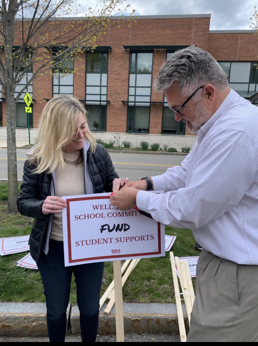 WEAunion's tweet image. Having some fun building signs and solidarity outside of the DPW. I
• #fairfivenow #whatwillittake