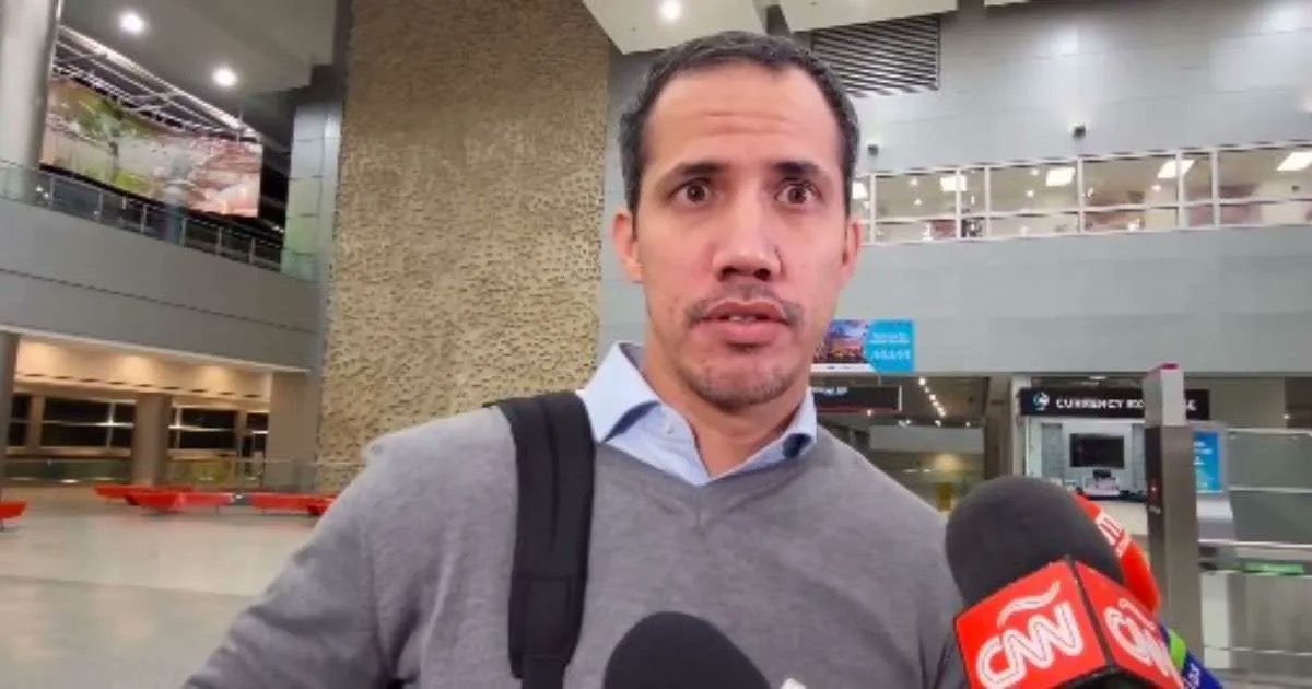 planwac's tweet photo. #EstrictoProtocolo 🤡
-Se nombra una Comisión formada por David Smolansky, Lester Toledo, Carlos Vecchio, Narco Rubio y Nancy Pelosi para recibir al Pdte Guaidó en el aeropuerto de...
- ¿Ah? ¿Que solo están Carla, VOA y CNN?
- Se nombra una comisión integrada por Carla...😎 https://t.co/ya8au59Fht