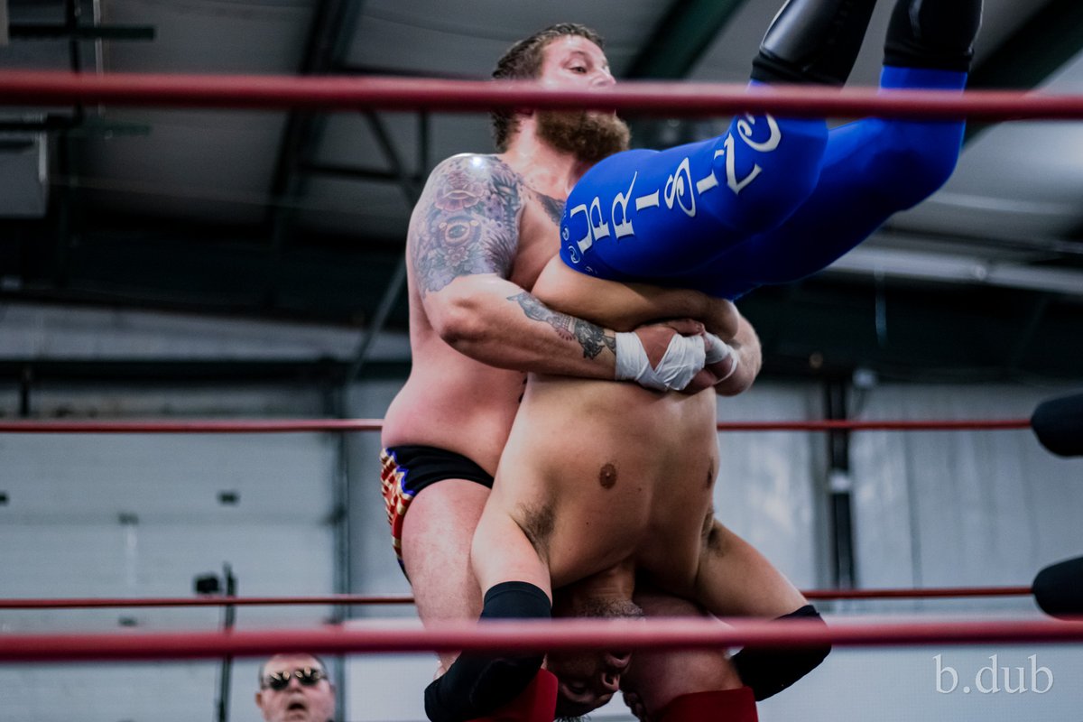 EMERGEWrestling's tweet photo. 📸 Highlights of @GnarlsGarvin vs. @JeremyHadley20 from #E68, presented by Columbus Bar! #EMERGE69: What Goes Around Comes Around is SATURDAY, May 13th at the Bartholomew County Fairgrounds in Columbus, IN.
🎟️ Tickets: https://t.co/aTH2zgWew5
📷 Credits: @b_dubphoto https://t.co/Lnb0ALaX9I