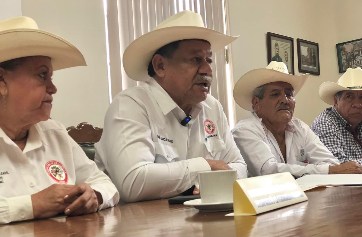 CncTamaulipas's tweet photo. “A la Financiera Nacional de Desarrollo hay que fortalecerla, NO desaparecerla”

Los campesinos manifestamos nuestro desacuerdo total con los Legisladores de MORENA que hoy en comisiones pretenden desaparecer a la Financiera Nacional de Desarrollo. 

#ElCampoNosUne
@CNC_CEN https://t.co/xp2HtD7jYg