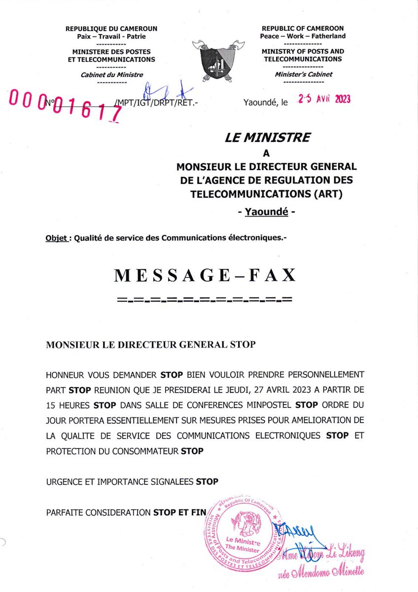 OndoboGreg's tweet photo. Il semble que le boycott des opérateurs téléphoniques a porté des fruits. Tous les élèves sont convoqués dans le bureau du proviseur https://t.co/eCqngwHzS4