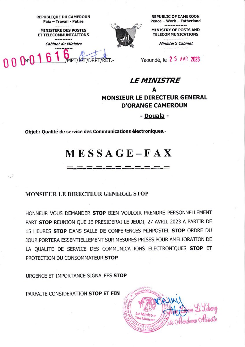 OndoboGreg's tweet photo. Il semble que le boycott des opérateurs téléphoniques a porté des fruits. Tous les élèves sont convoqués dans le bureau du proviseur https://t.co/eCqngwHzS4